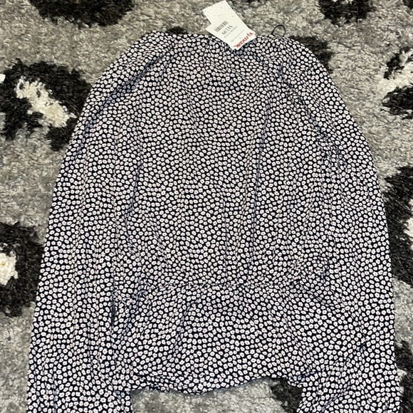 Cute long sleeve! Brand new, with tag! - Picture 4 of 4